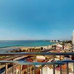 Penthouse Sea Views *